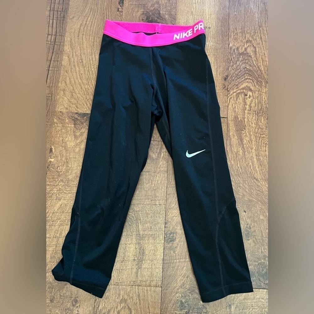 Nike pro women crop leggings Sz small drifit